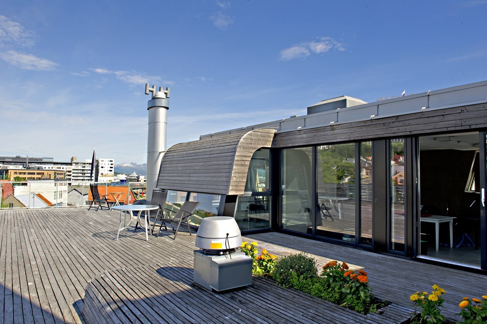 Delikat felles takterrasse beliggende i 5.etasje nordvest i bygget med gode sol og utsiktsforhold Galleribilde