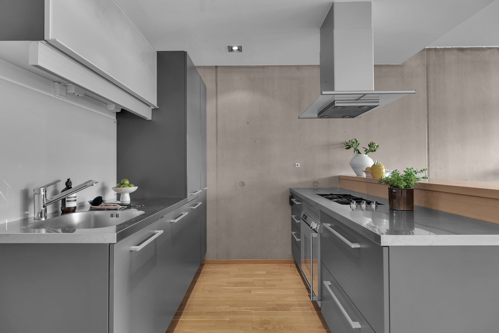Påkostet Varennakjøkken med hvitevarer fra Gaggenau Galleribilde