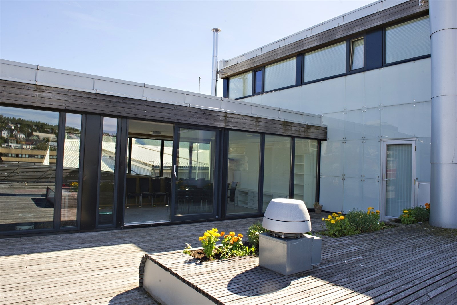 Nydelig felles takterrasse og ett stort felles rom for beboerne som kan benyttes.jpg Galleribilde