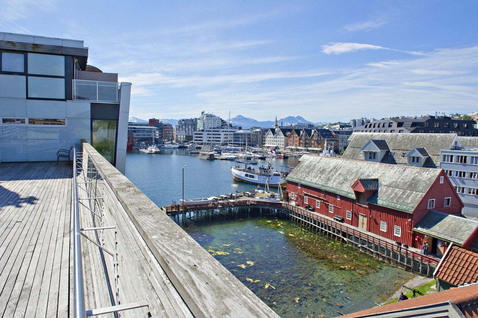 Utsikt fra felles terrasse mot sentrum - Vakkert! Galleribilde