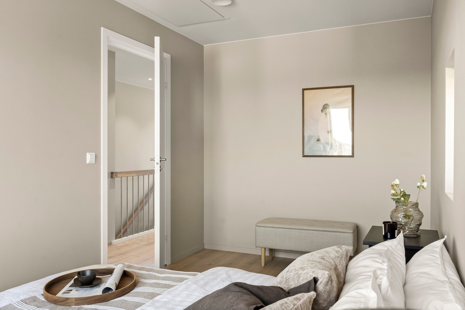Det er mulighet for å montere skyvedørsgarderobe langs den ene veggen. Galleribilde