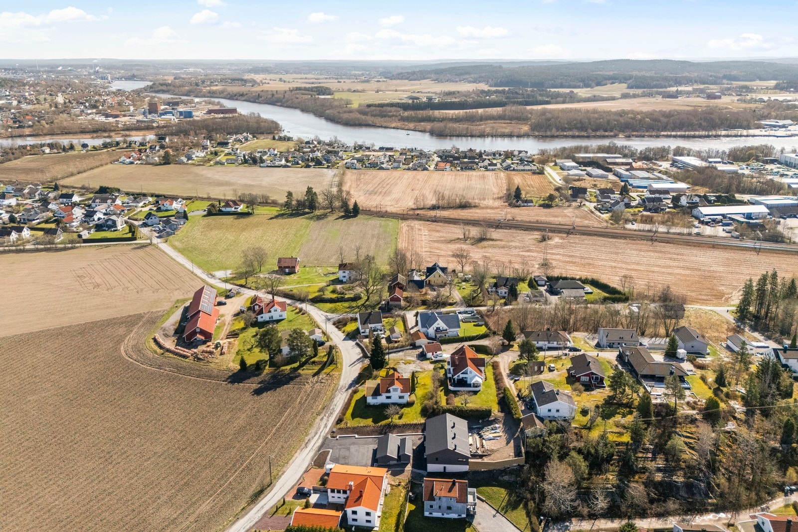 Glommastien ligger i nærområdet, og er en 35 km rundløype langs Glomma. Galleribilde
