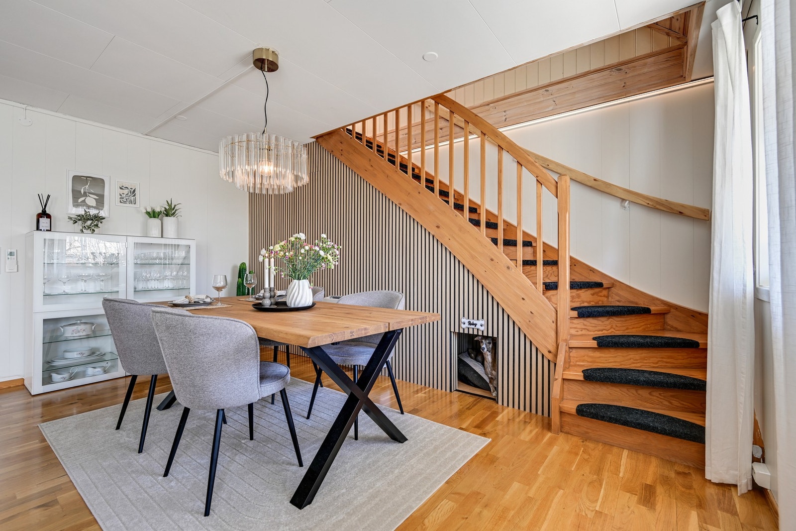 Trapp opp til loftetasje Galleribilde
