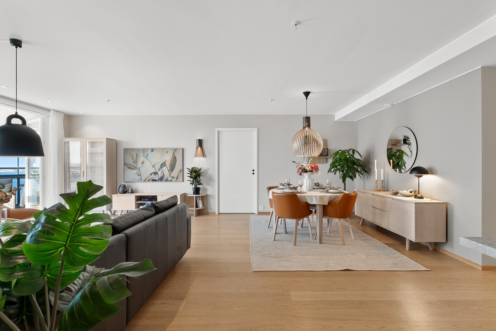 God plass til både sitte-og spisegruppe. Galleribilde
