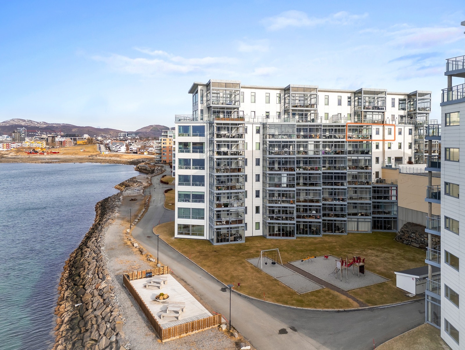Leiligheten ligger fint til i 7. etasje og er vestvendt. Galleribilde