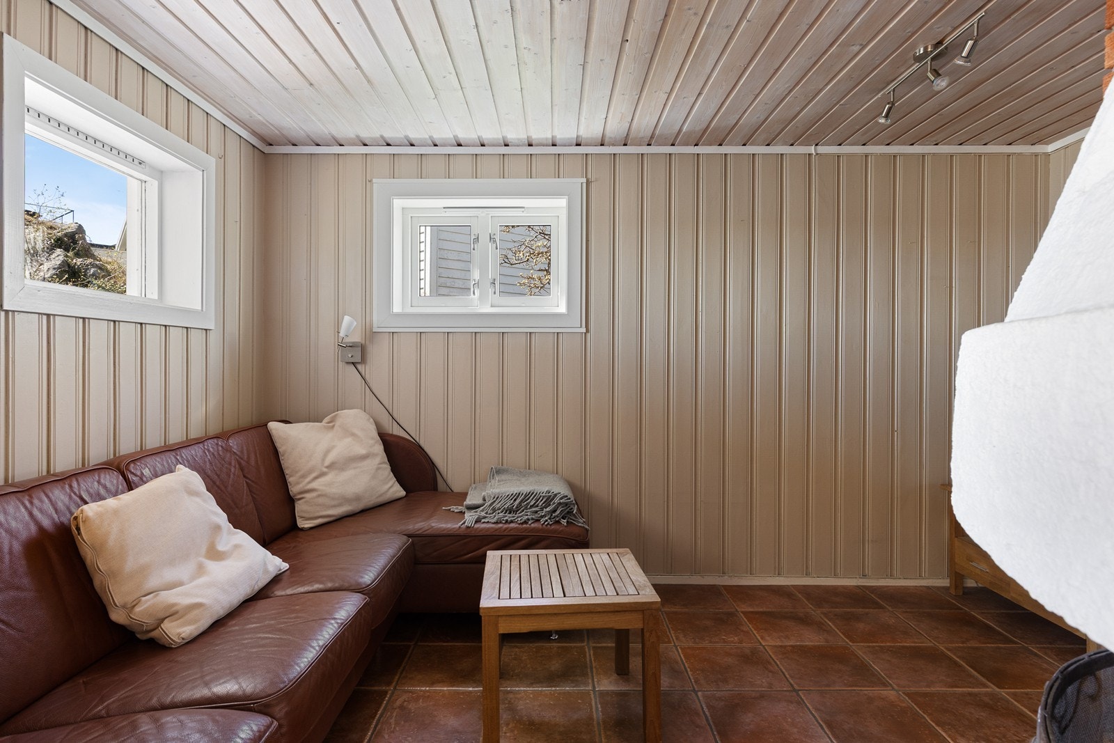 Hyggelig tv-stue med fin plass til sofagruppe Galleribilde