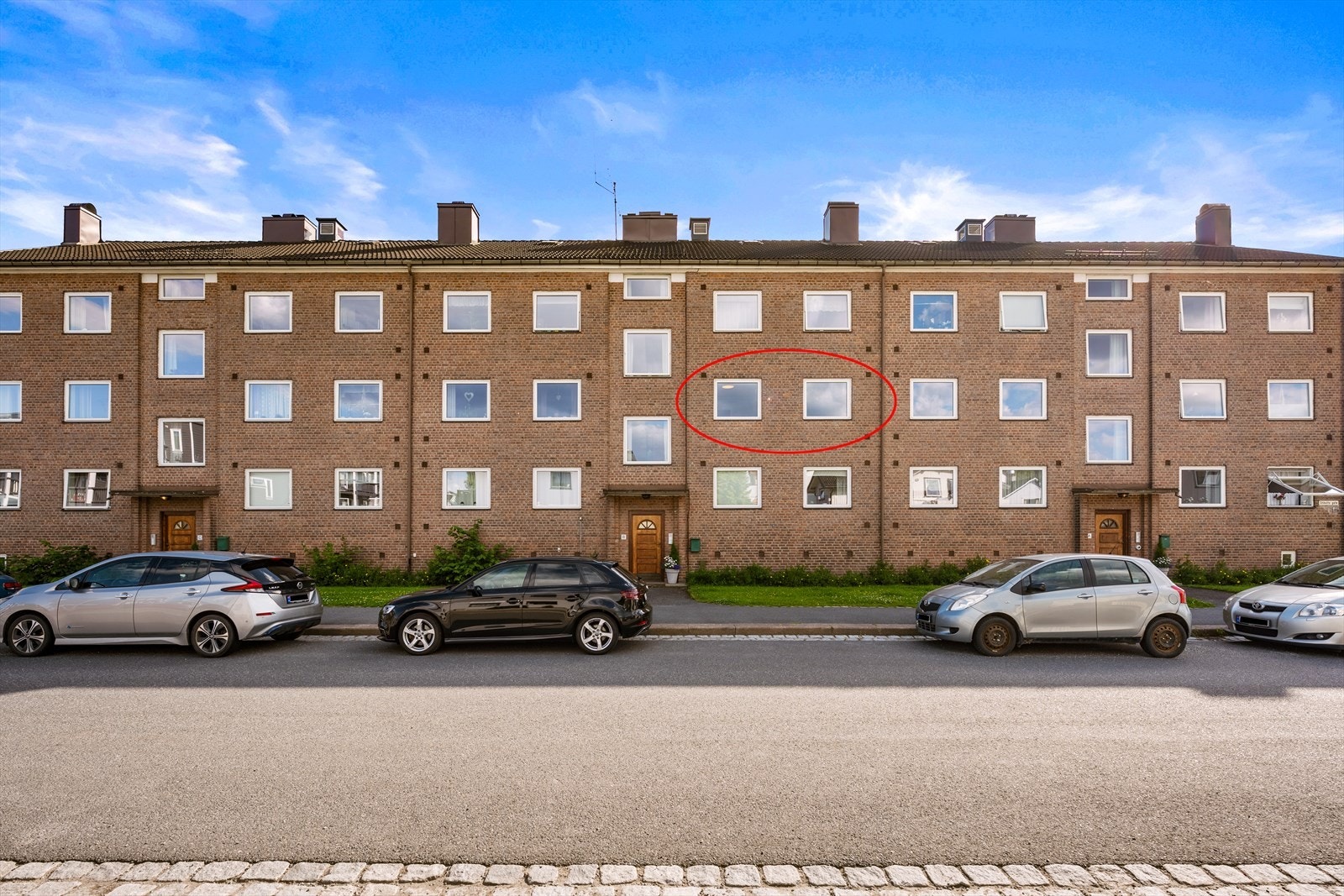 Det er gateparkering etter områdets bestemmelser Galleribilde