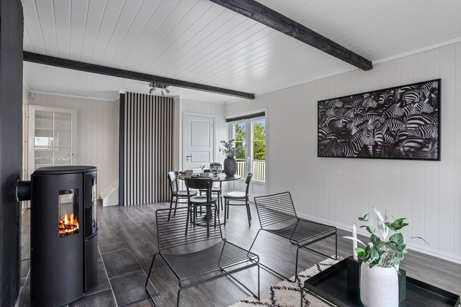 Det er plass til sofa og spisebord. Galleribilde