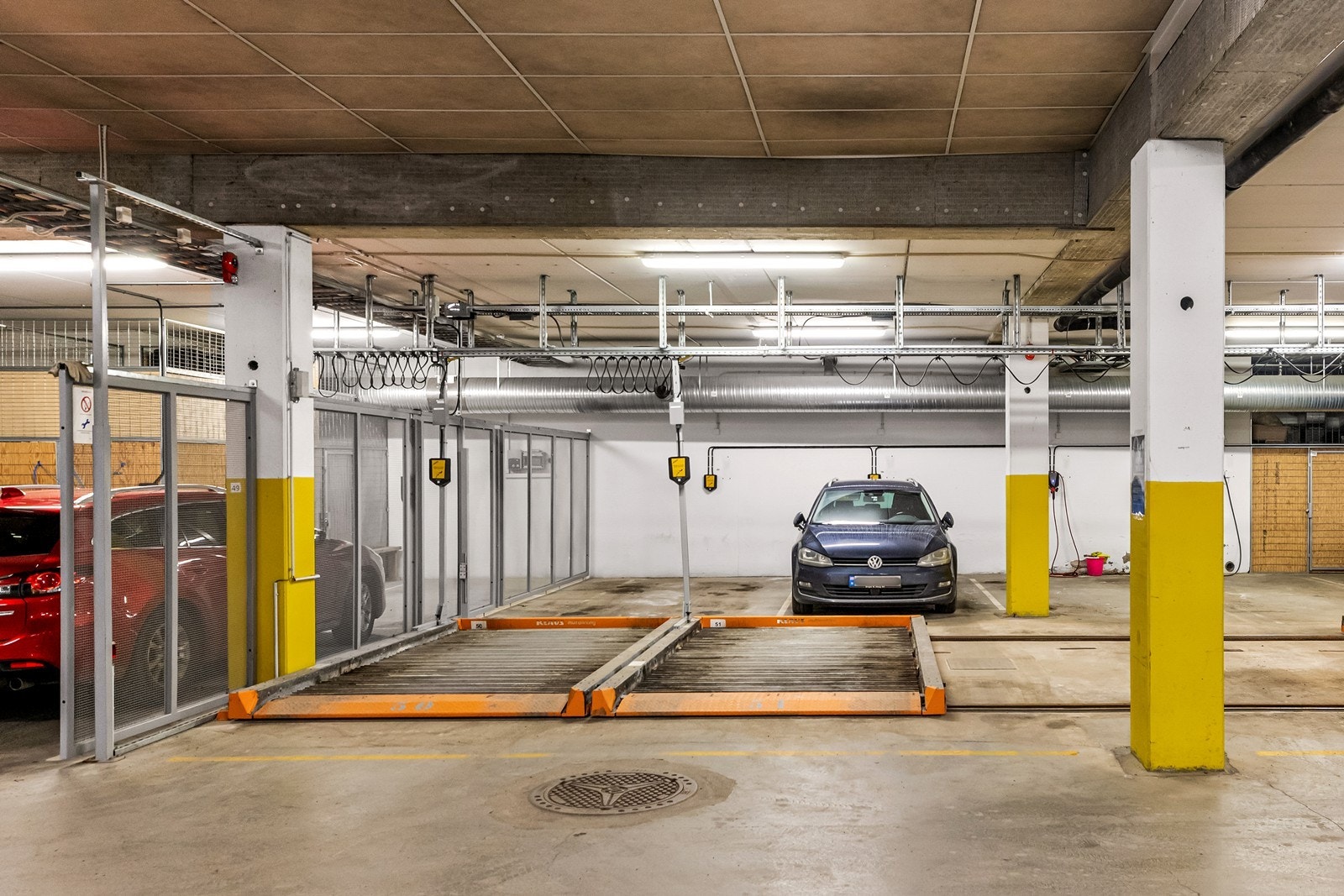 Ved ønske om garasjeplass må man ta kontakt med styret, da det er ventelistesystem for dette. Ta kontakt med megler for mer informasjon. Galleribilde