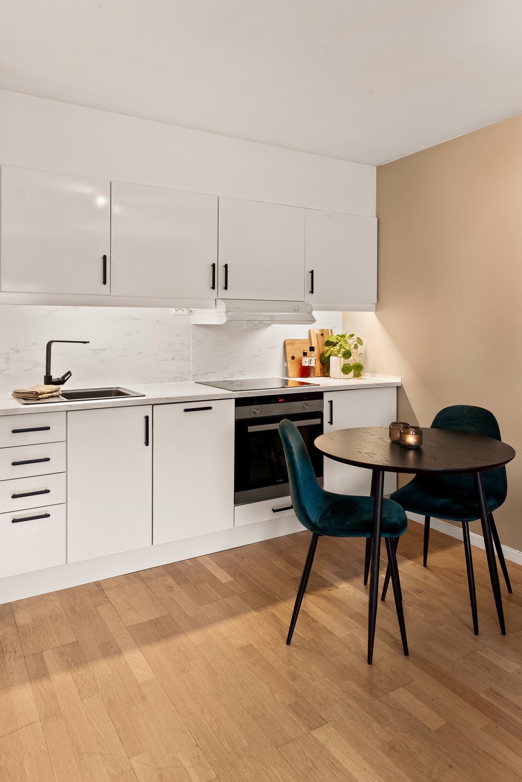 Pent og moderne kjøkken fra ca. 2021. Galleribilde