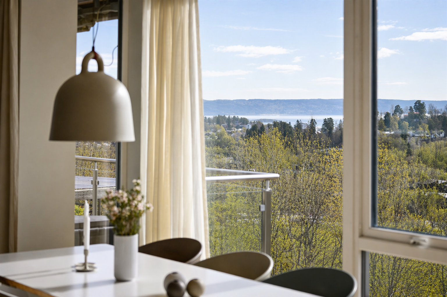 Nydelig utsikt! (AI-redigert fra vår til sommerbilde) Galleribilde