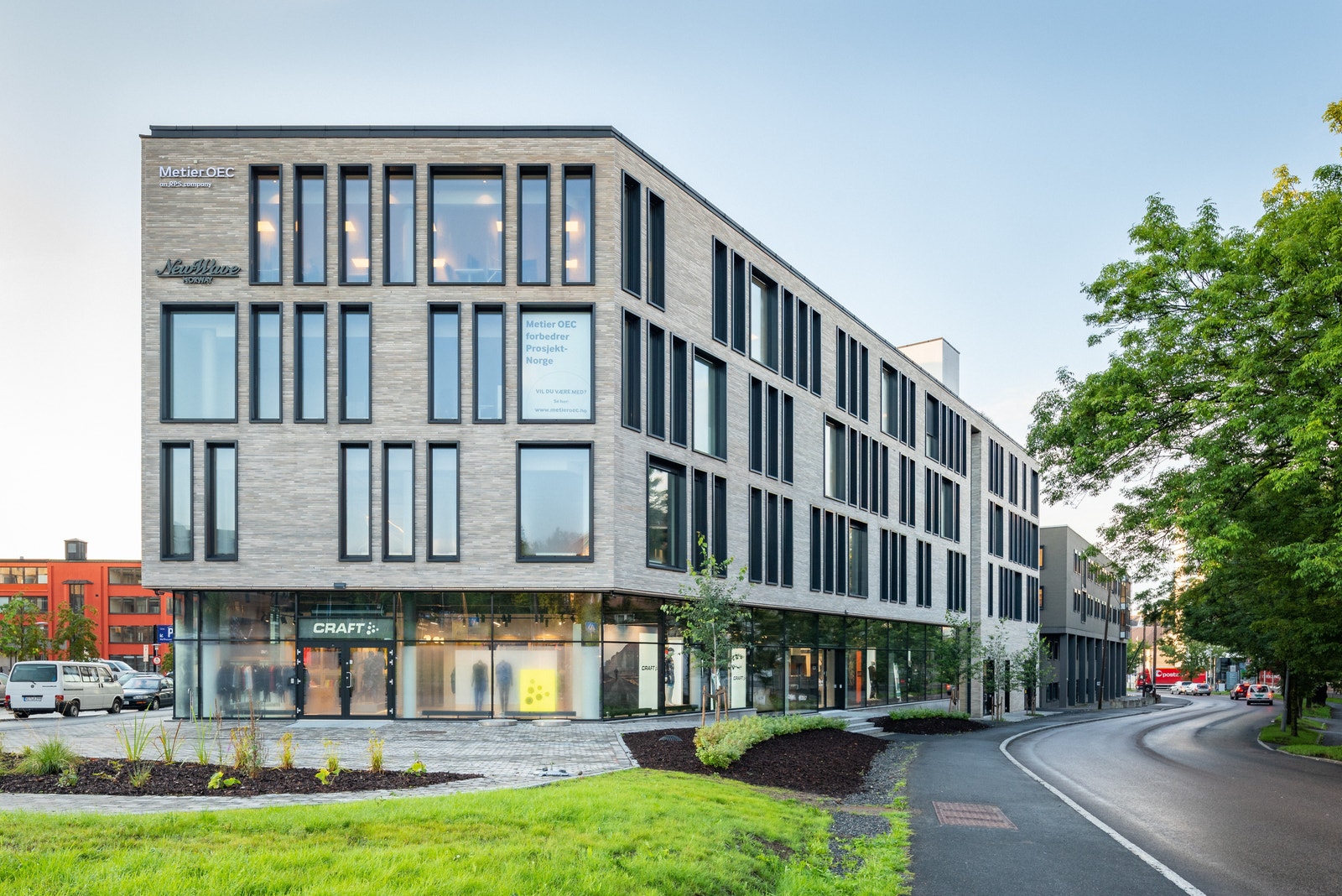 Fasade mot rundkjøring og Hoffsveien Galleribilde