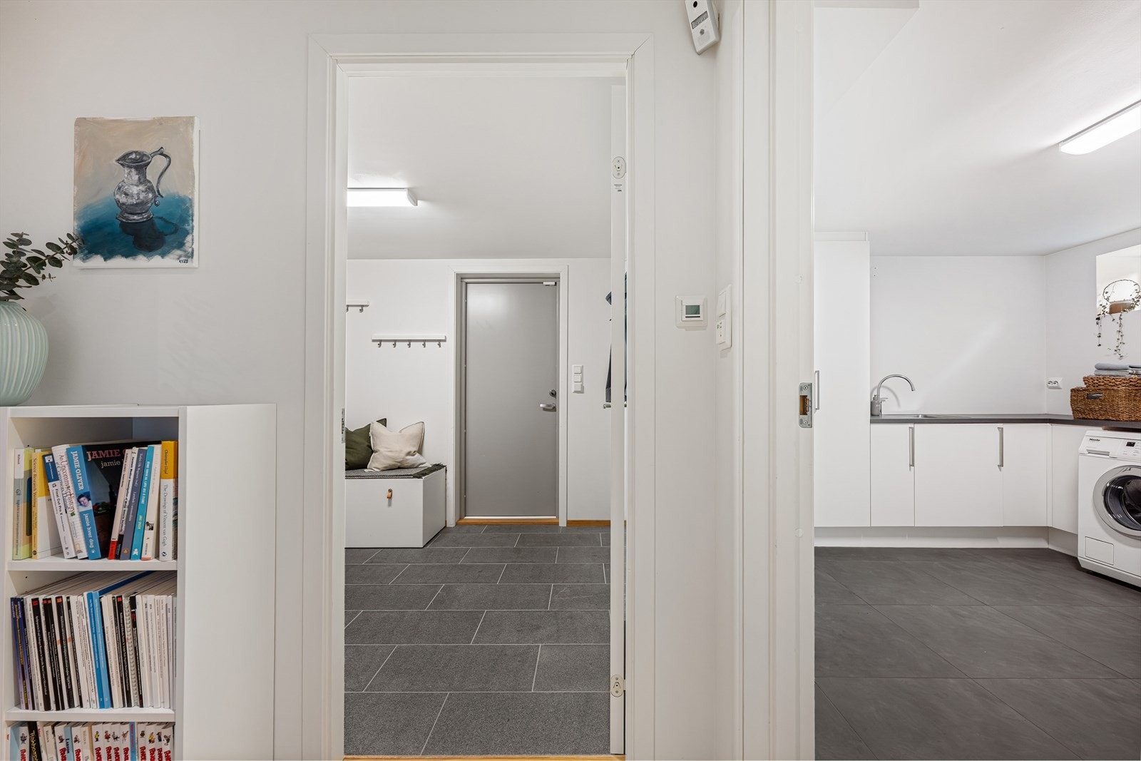 BI-inngang m/enda mer lagring. Galleribilde