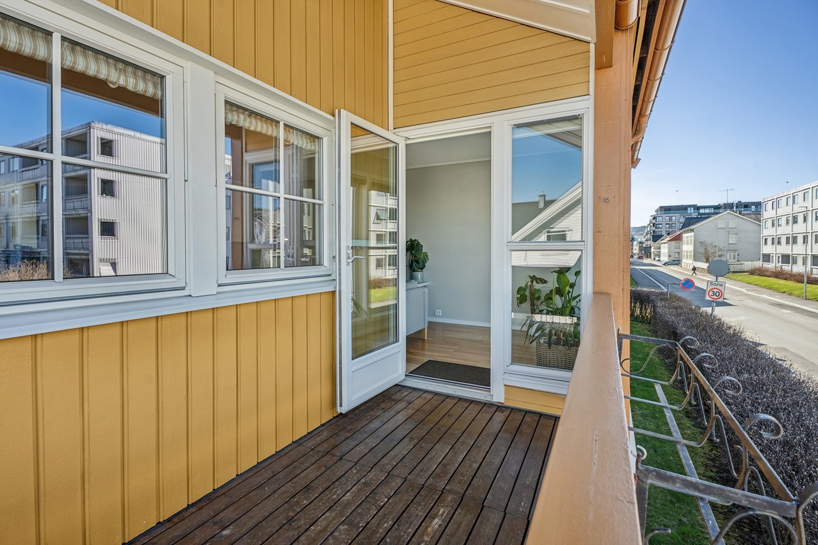 Fra stuen er det utgang til en herlig balkong på ca. 5 m². Galleribilde