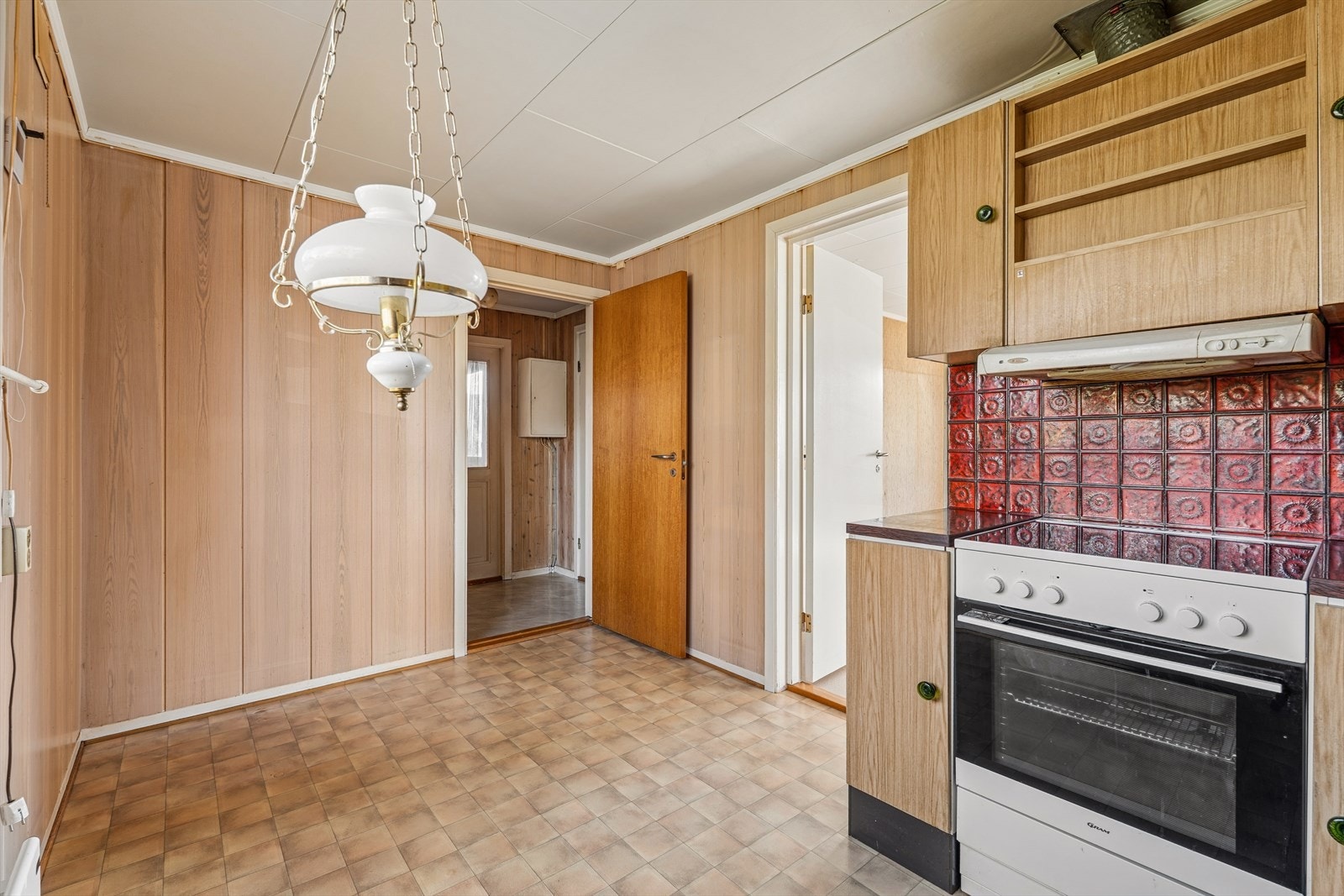 Kjøkkenventilator med avtrekk ut sørger for god utlufting under matlaging. Galleribilde