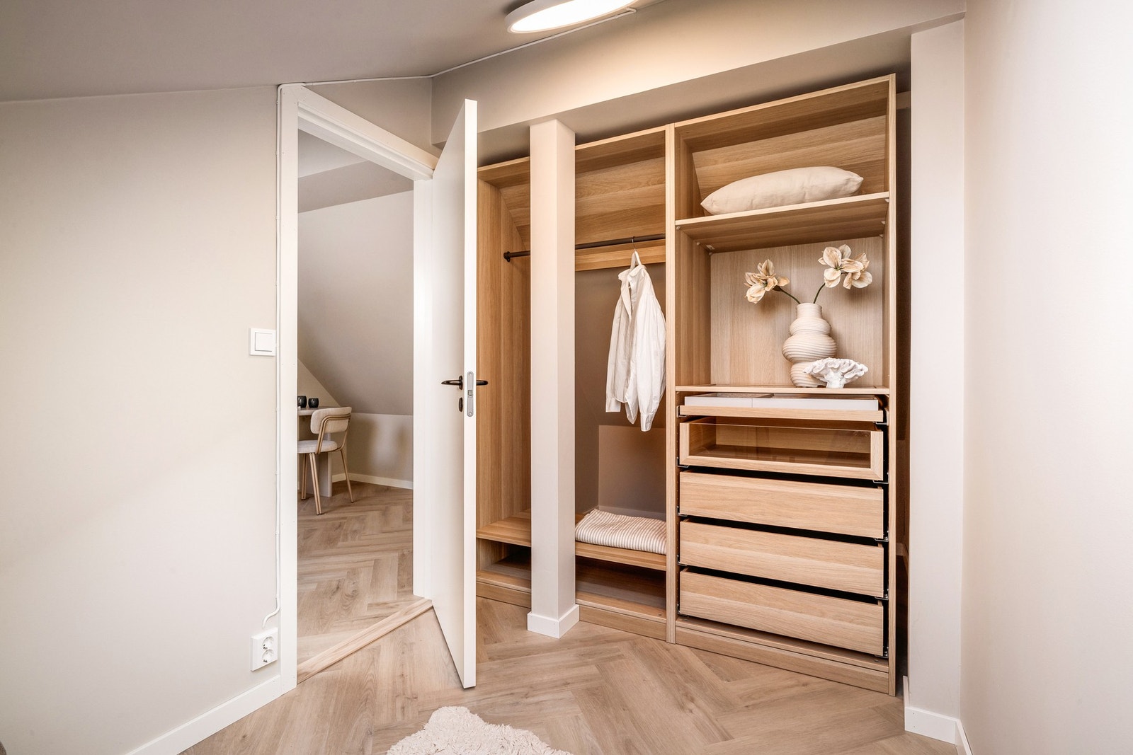 Egen spesialtilpasset garderobe Galleribilde