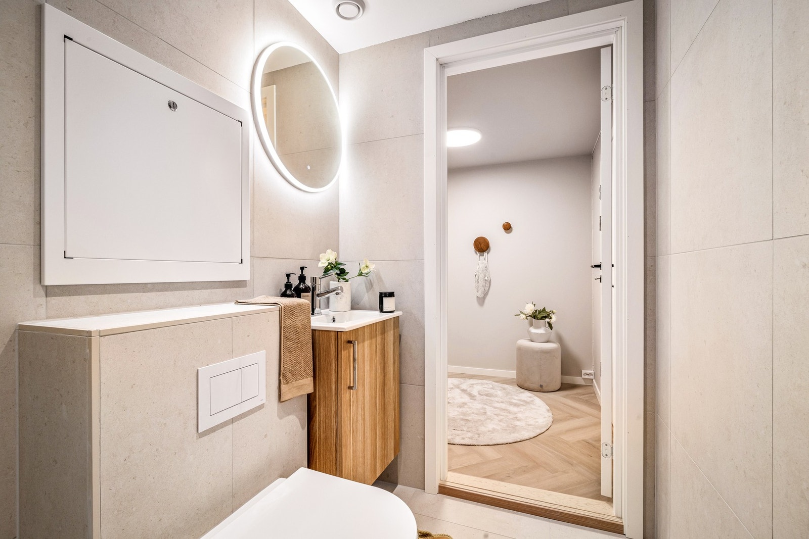 Pent helfliset bad med varme i gulvet Galleribilde