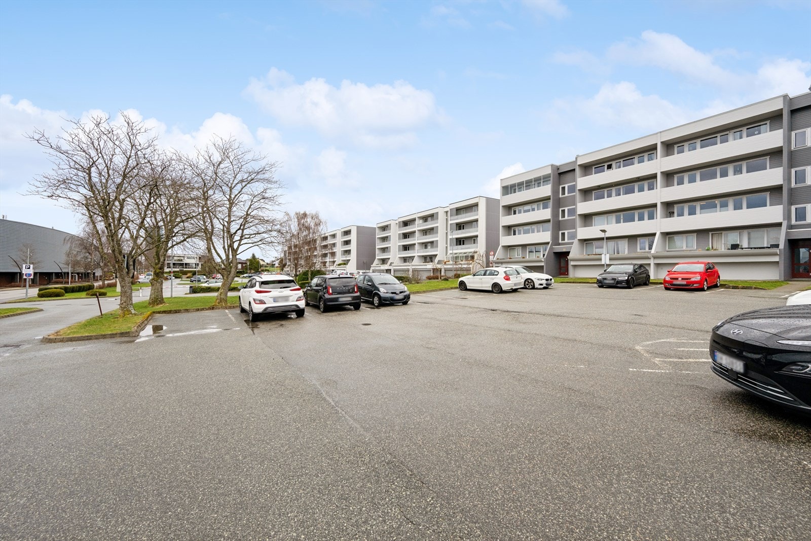 Oscar Mathisens gate 13 har en flott beliggenhet på Tjensvoll, et område kjent for sine mange turmuligheter og vakre naturomgivelser. Galleribilde
