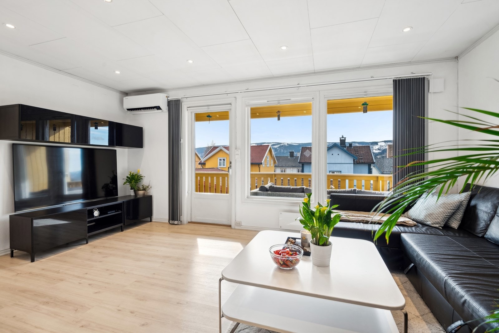 Direkte utgang til vestvendt terrasse. Galleribilde