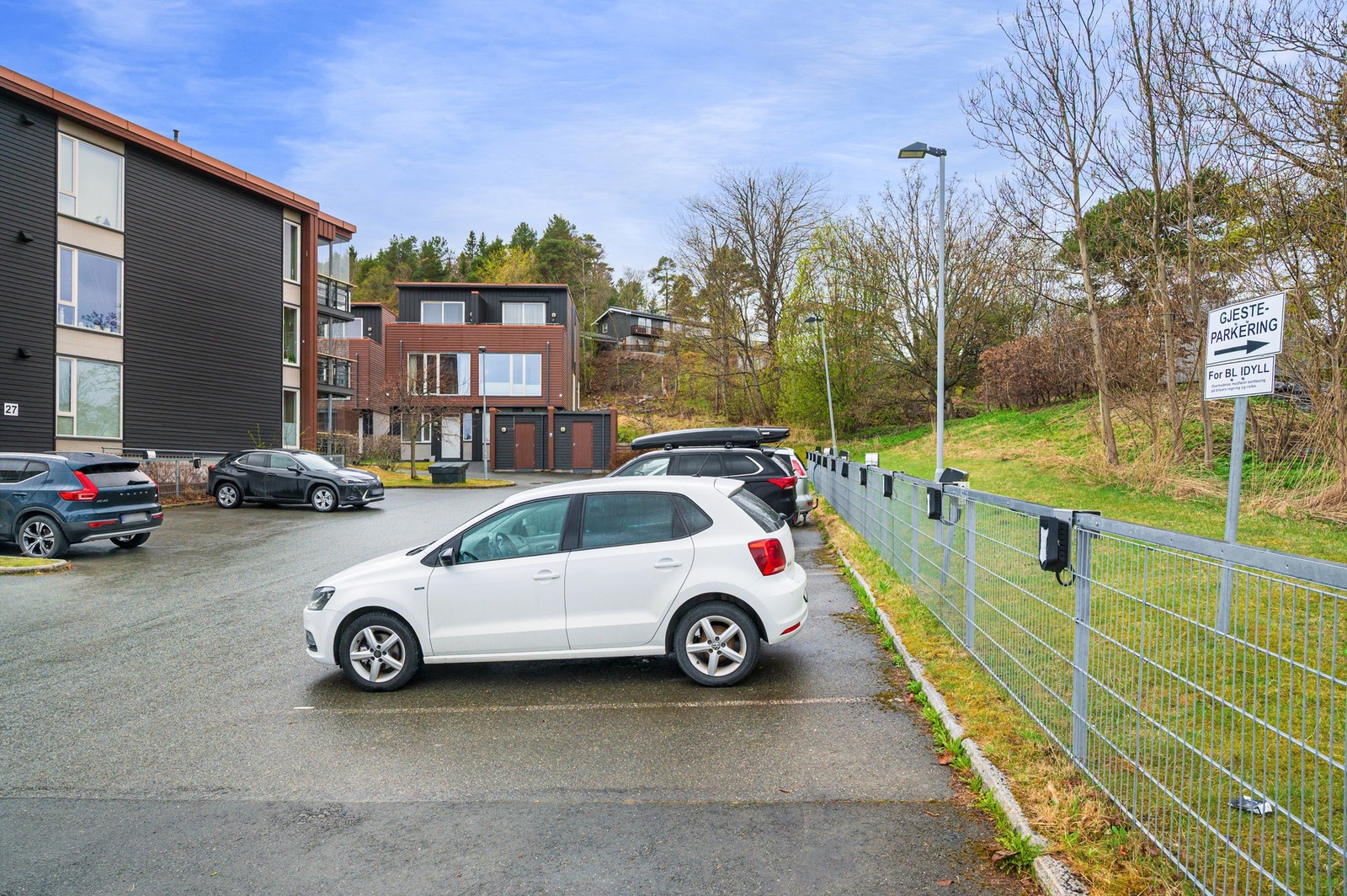 Det følger med en fast parkeringsplass. Galleribilde