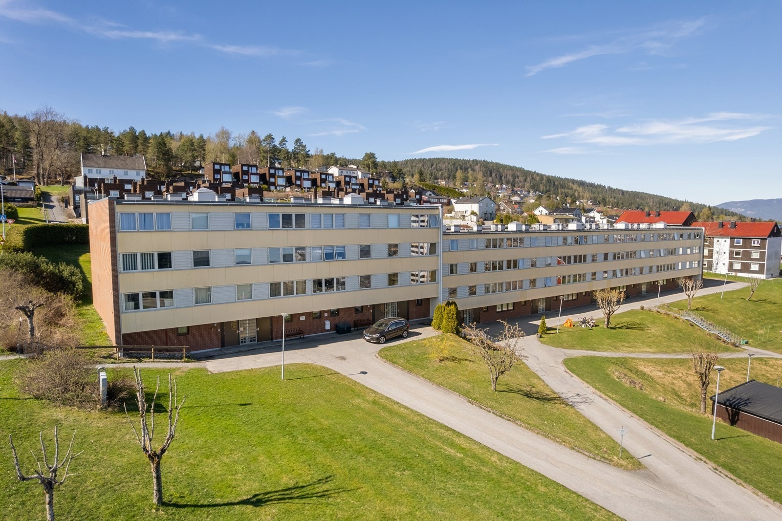Leiligheten ligger i et veldrevet borettslag, hvor felleskostnadene er meget innholdsrike og inkluderer det meste du trenger utenom strømforbruk Galleribilde