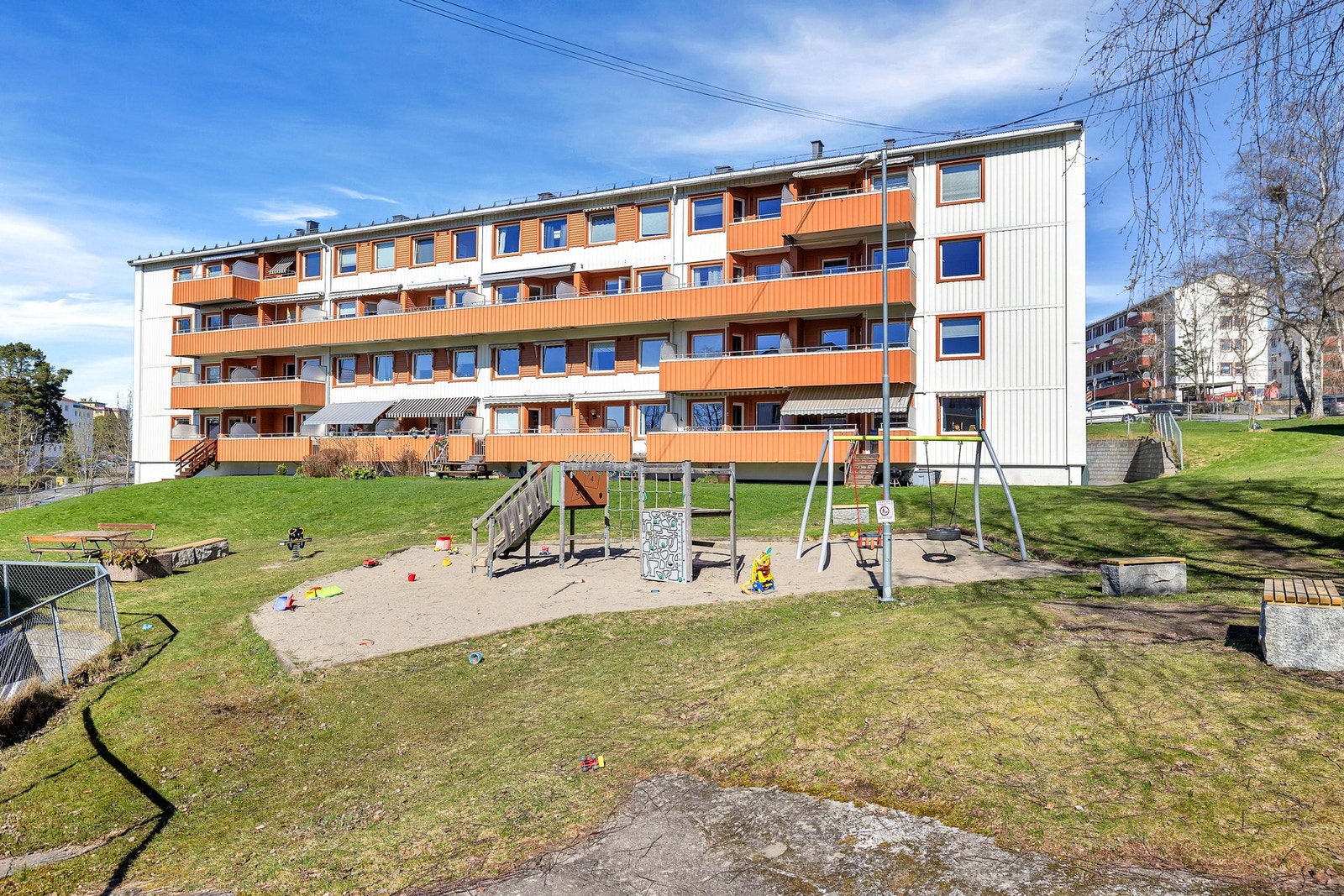 Vetlandsveien er et veldrevet borettslag med pent opparbeidet gårdsrom Galleribilde
