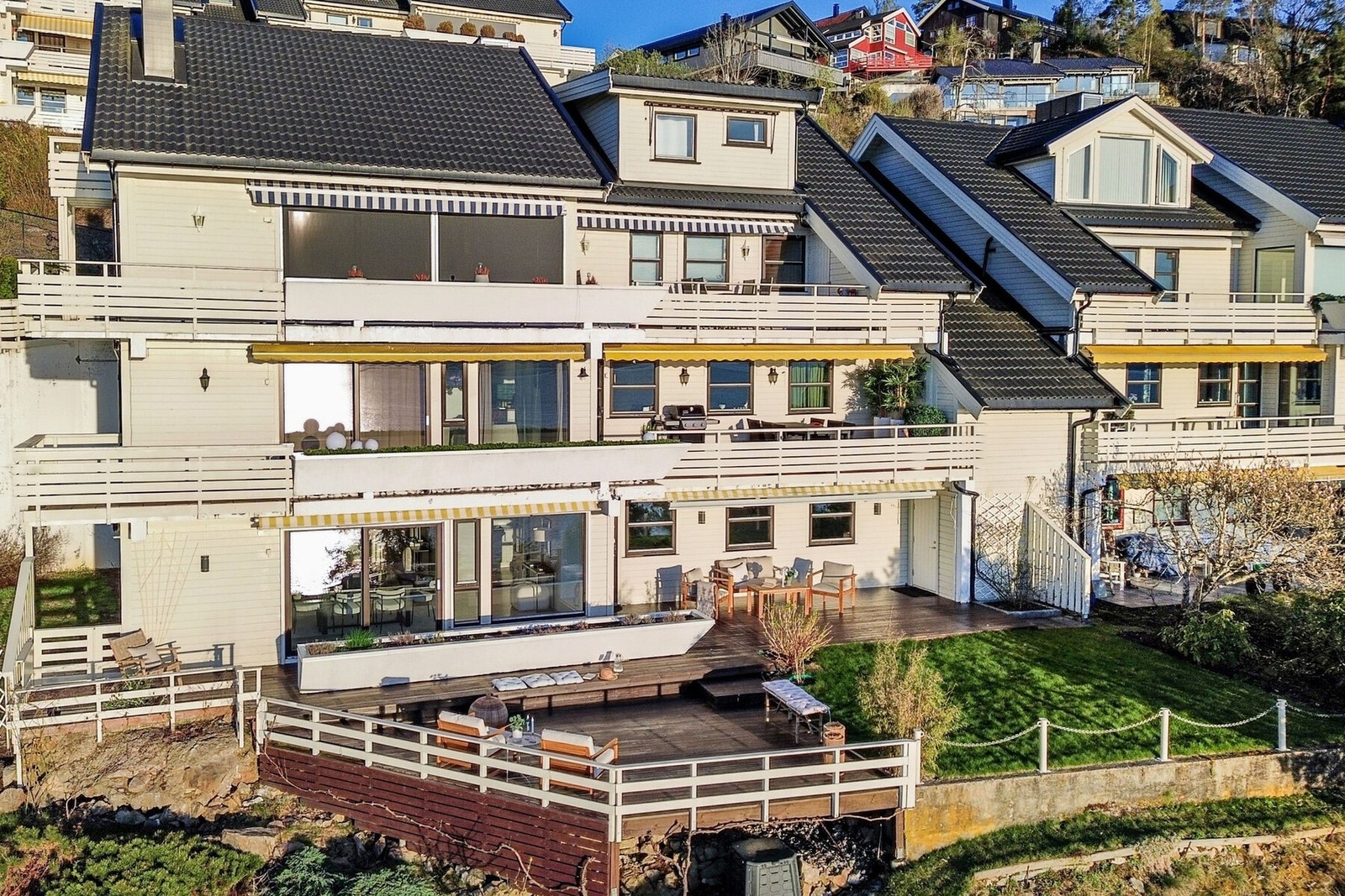 En unik leilighet med sin egen hage og fantastiske uteplass! Galleribilde
