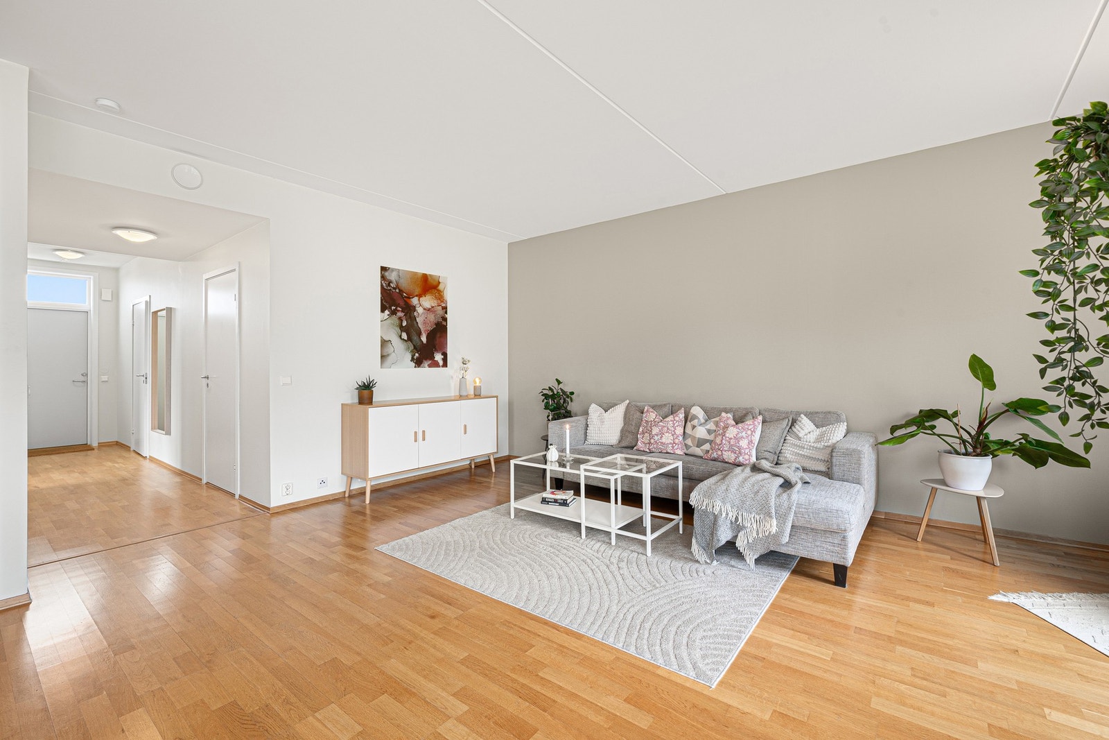 Velkommen inn. Leiligheten har gjennomgående god planløsning. Galleribilde