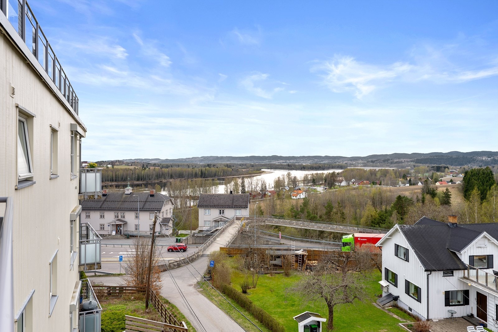 Her bor man sentralt til med gangavtand til Fetsund sentrum med diverse butikker og togstasjon. Galleribilde