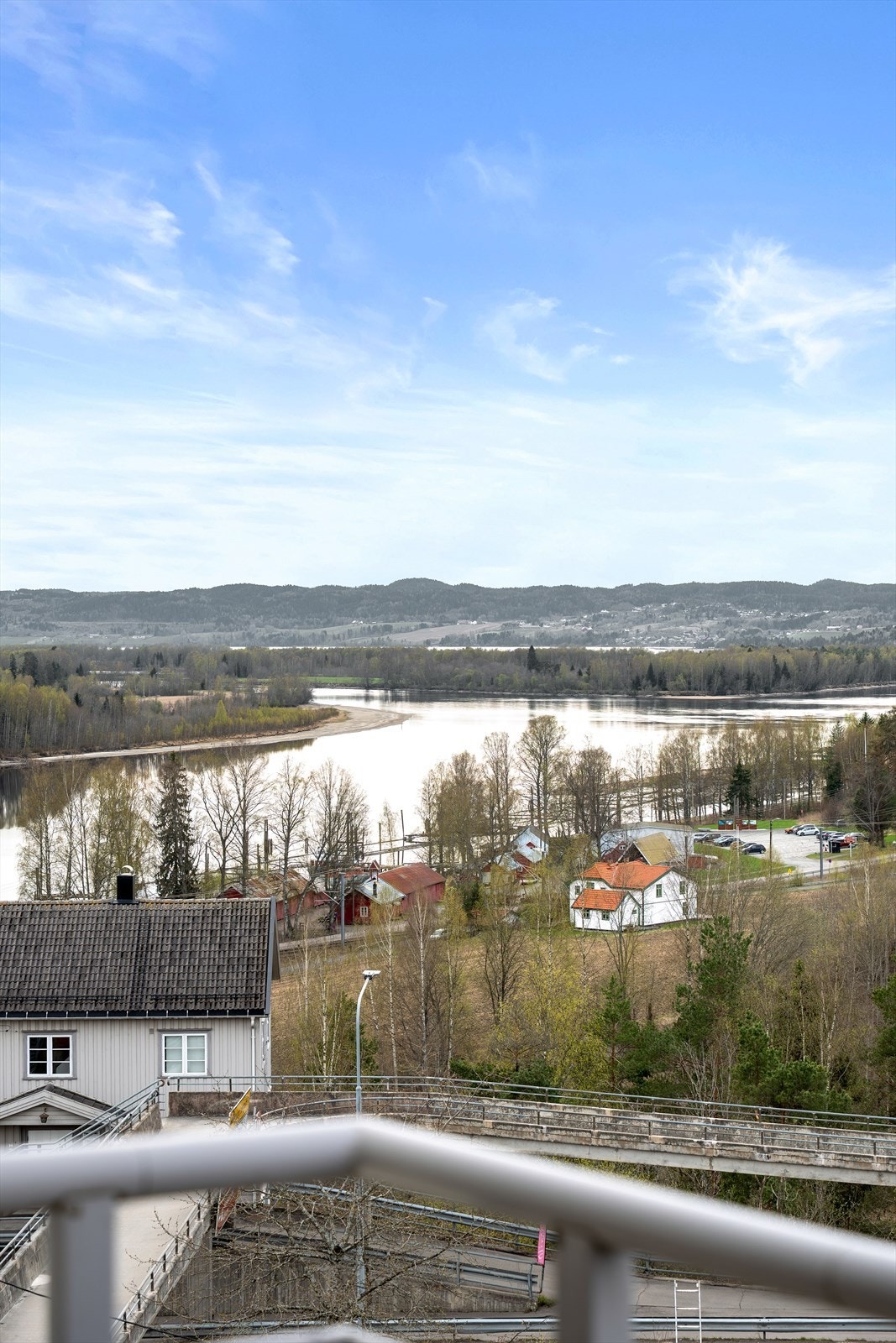 I nærområdet finner du Fetsund Lenser og et populært turområde langs Glomma. Galleribilde