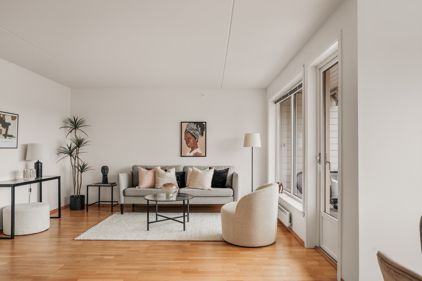 Veggene har malte flater, som gir et nøytralt og godt utgangspunkt for personlig stil. Galleribilde