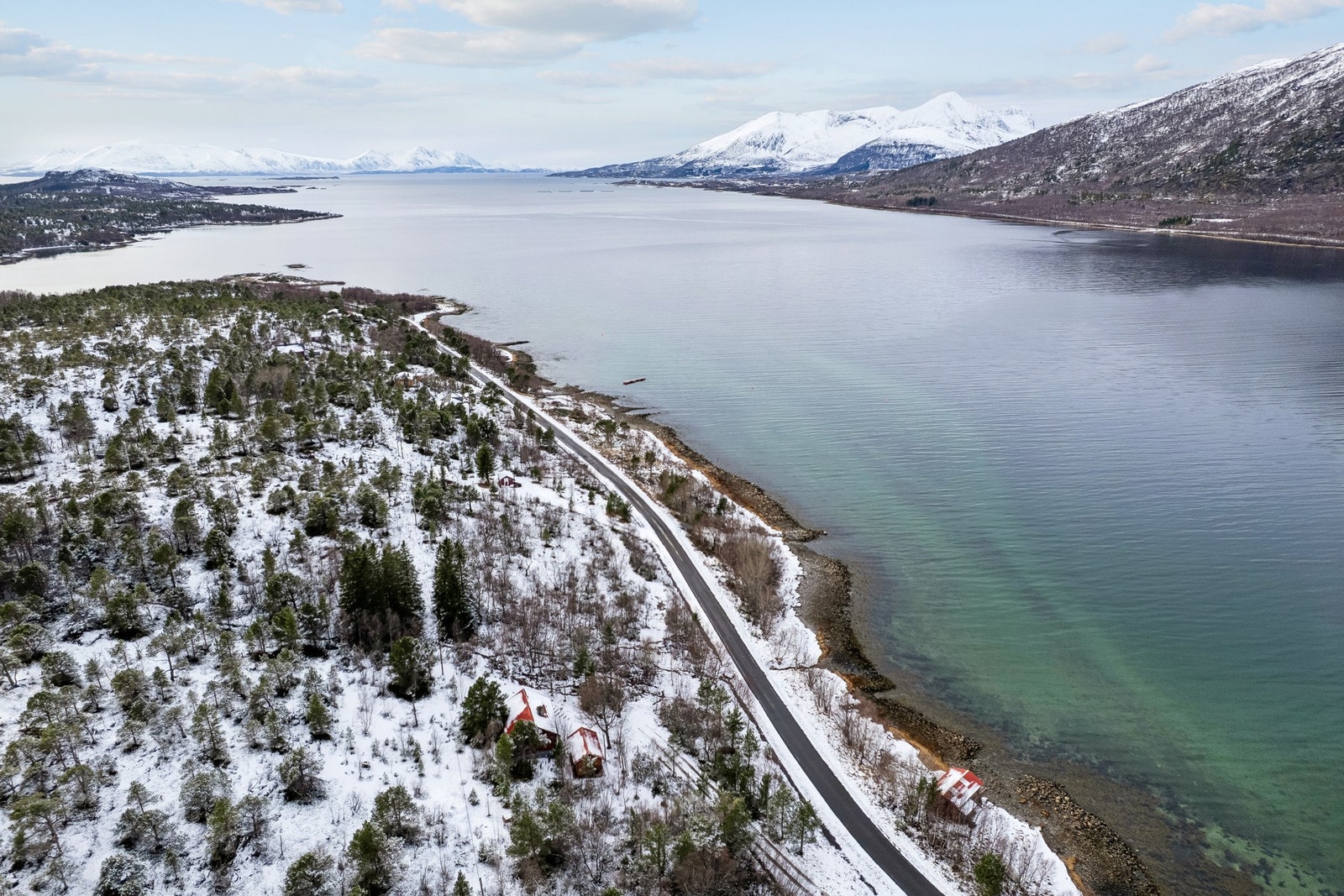 En idyllisk beliggenhet for deg som søker ro, stillhet og nærhet til naturen. Galleribilde