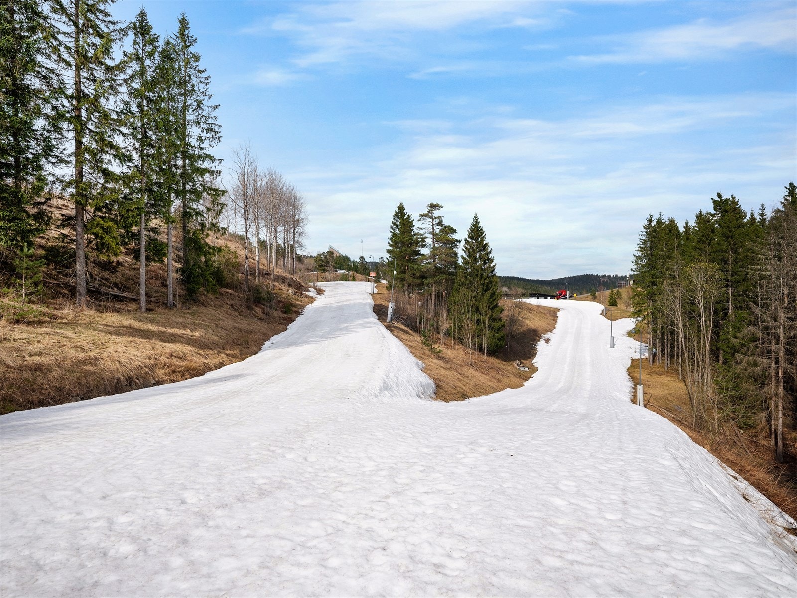 Området er et eldorado for deg som ønsker et aktivt friluftsliv. Her har du direkte tilgang til et av Nordmarkas flotteste områder, med et vidstrakt nettverk av skogstier, sykkelruter og skiløyper Galleribilde