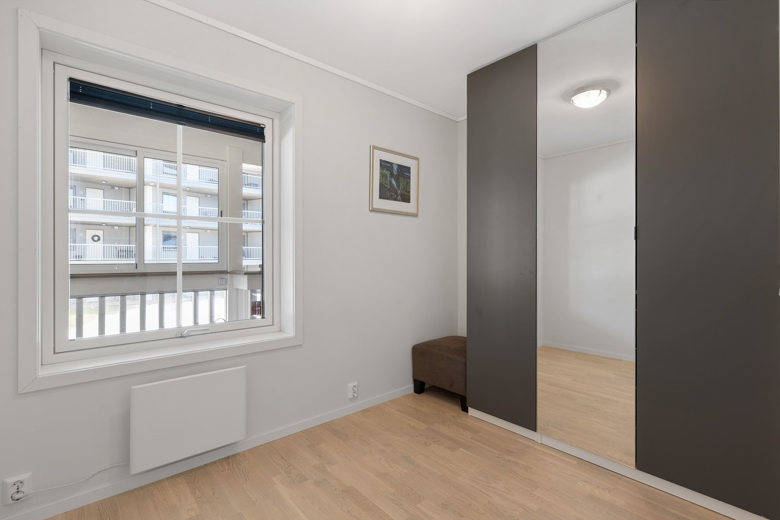Soverom nr. 2 med garderobe i 2 etg. Galleribilde