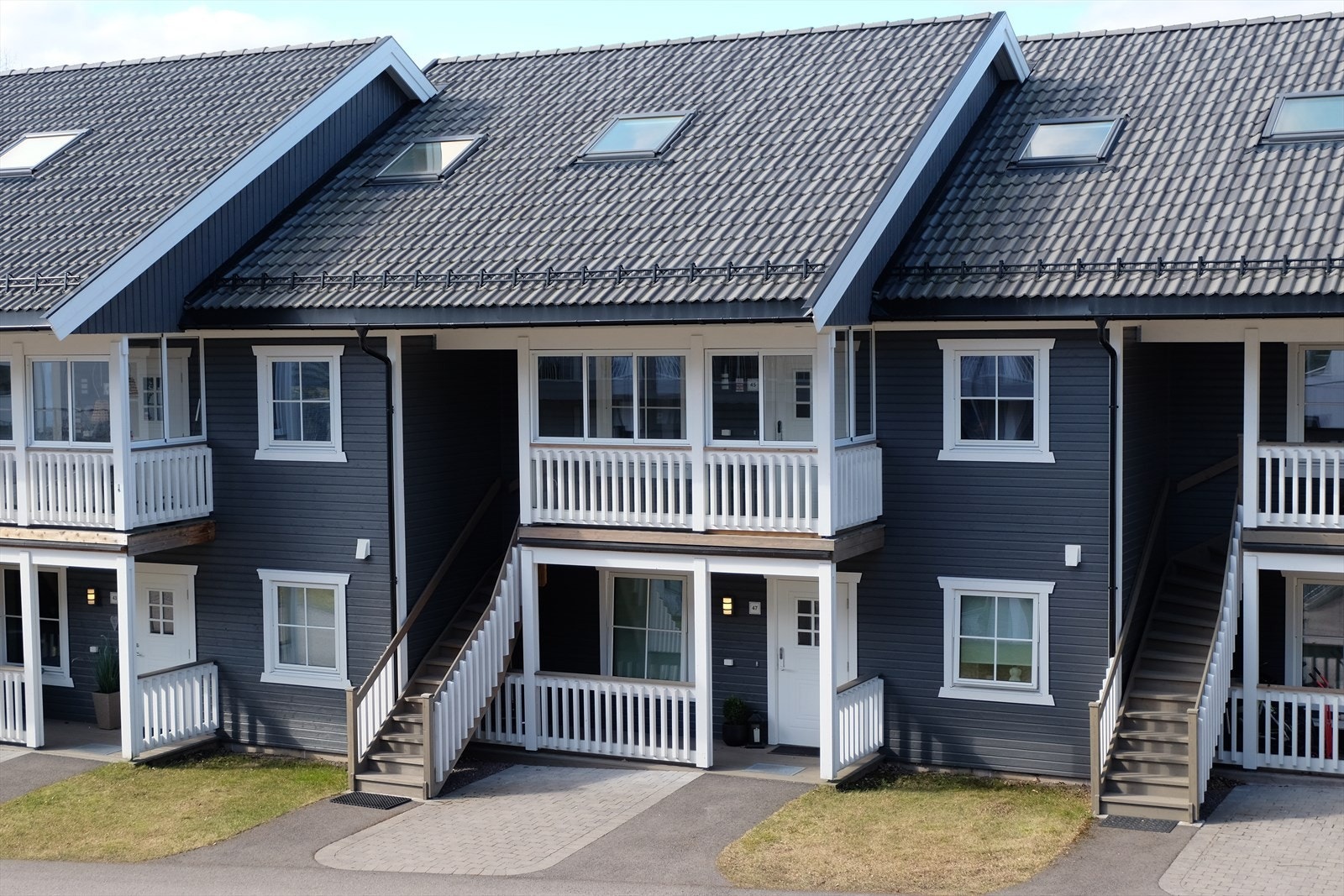 Velkommen til flotte Eplehagan 45 - meget sentralt og barnevennlig område - Selgers foto Galleribilde