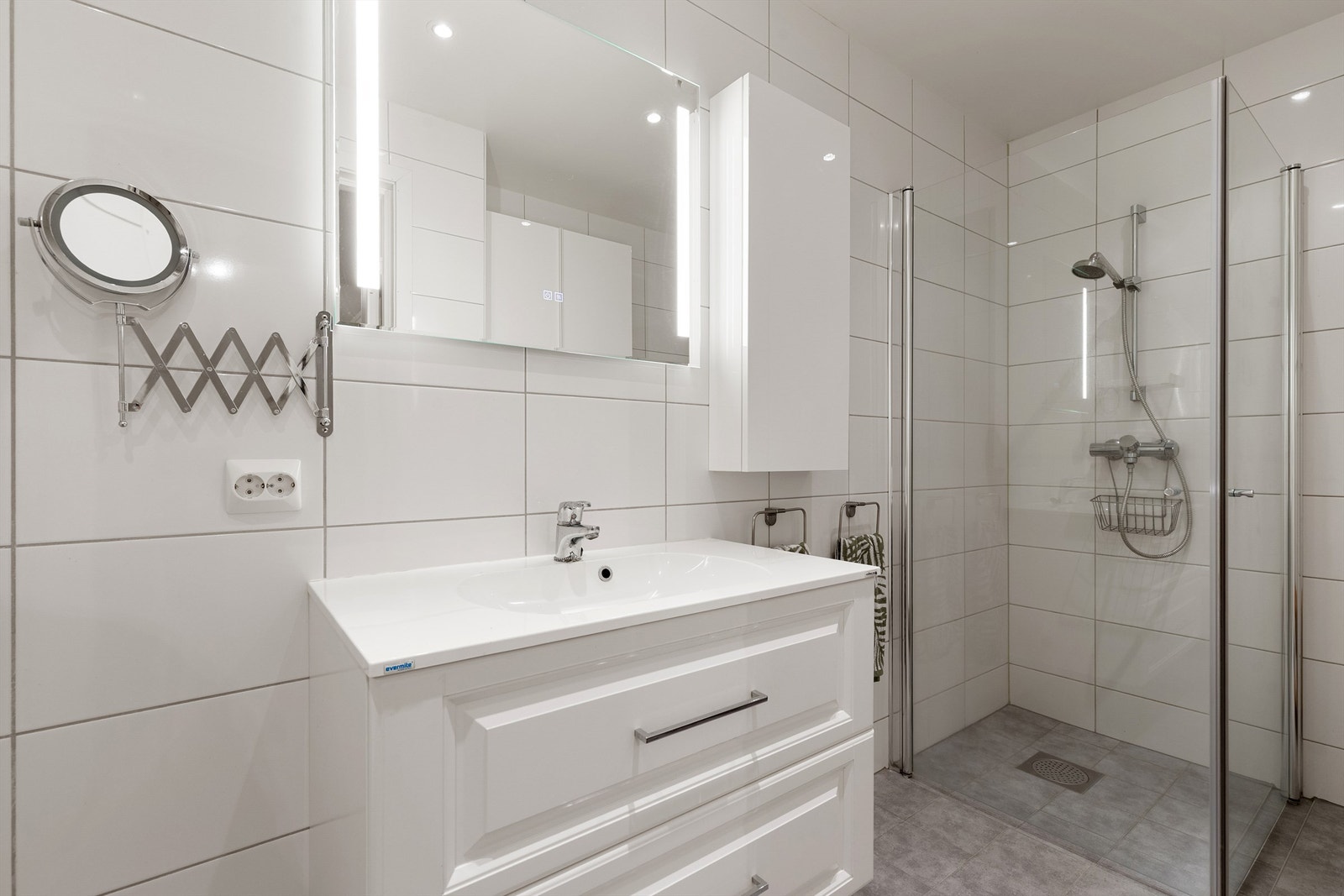 Bad 2 - Pent flislagt bad i 2.etg Galleribilde