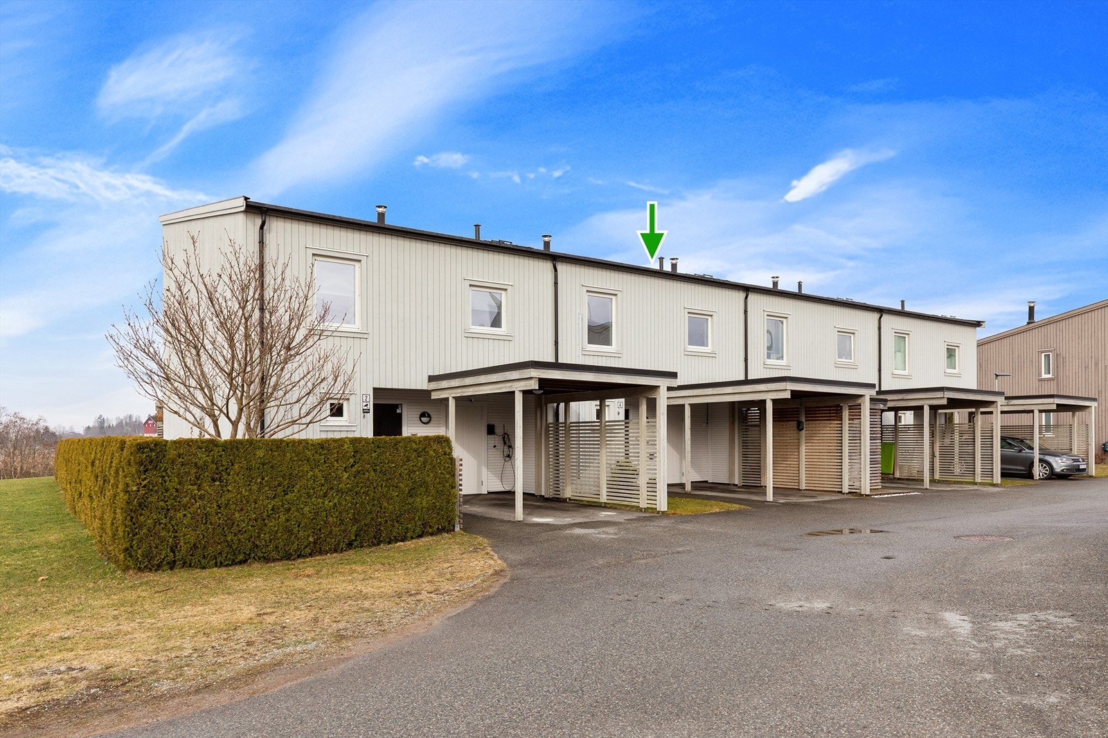 Velkommen til Båhusveien 4 - Carport med el-bil lader og utebod Galleribilde