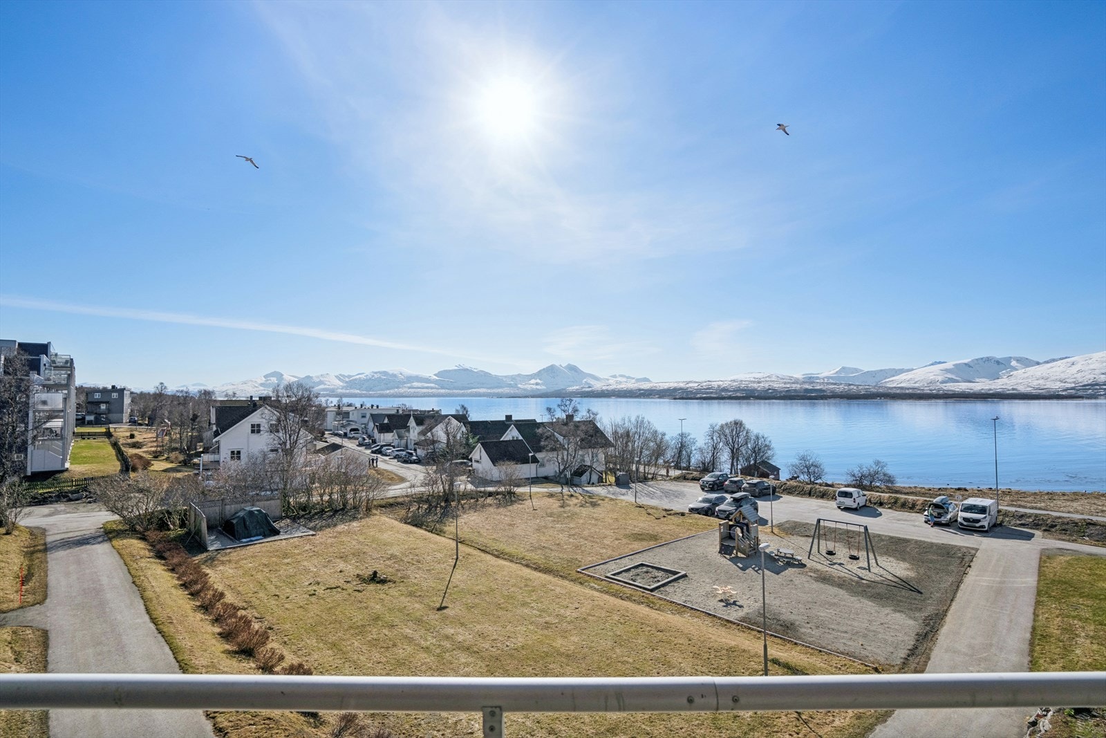 Terrassen gir god plass til en trivelig sittegruppe. Galleribilde