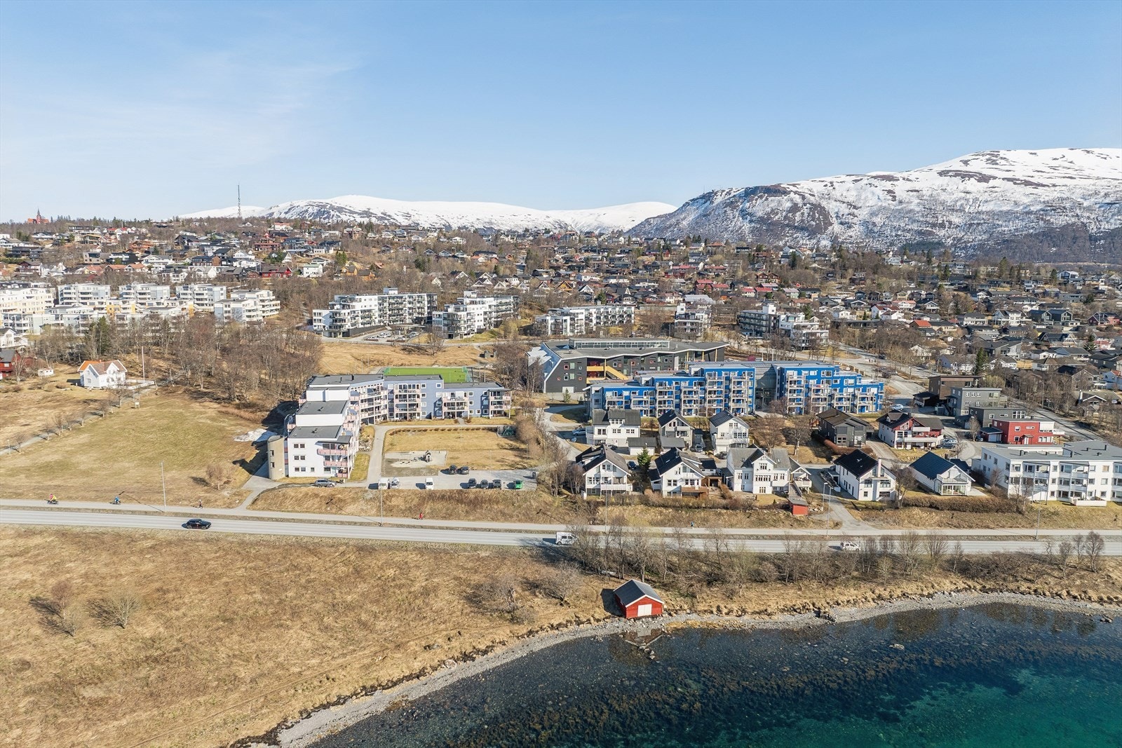Et variert utvalg av tur- og friluftsmuligheter rett utenfor døren, året rundt. Galleribilde