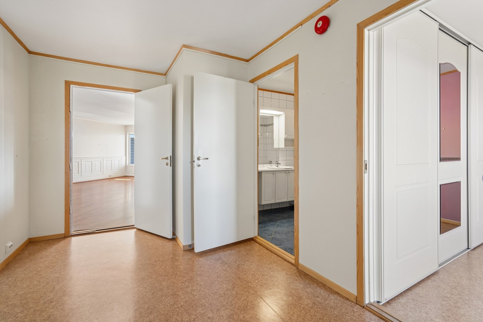 En romslig 4-roms leilighet i et bygg fra 2000. Galleribilde