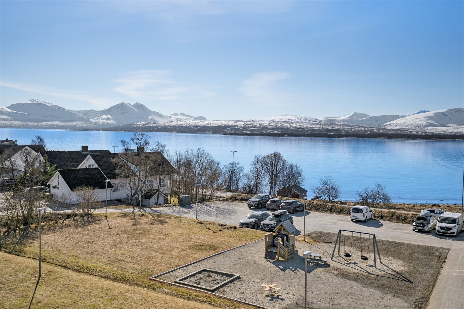 I kort gangavstand finner du populære rekreasjonsområder som Folkeparken og Telegrafbukta. Galleribilde