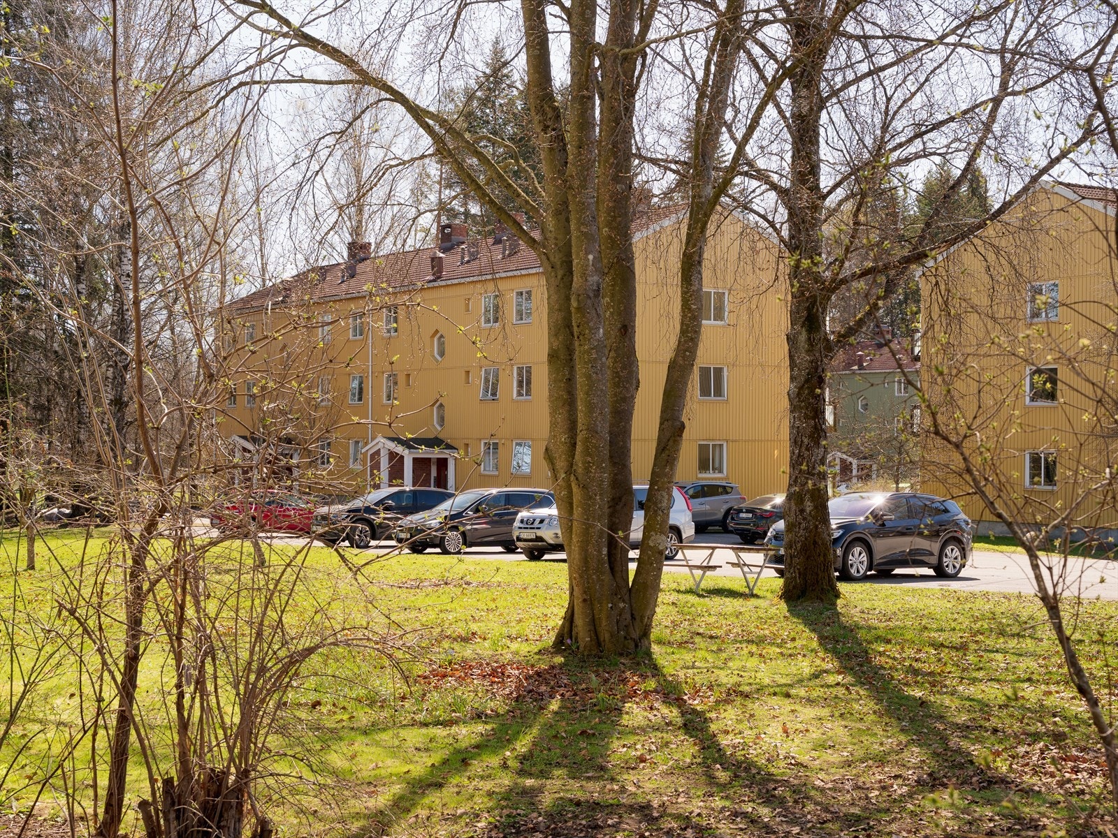 Sameiet disponerer parkeringsplassene utenfor, med mulighet for årlig leie. Galleribilde