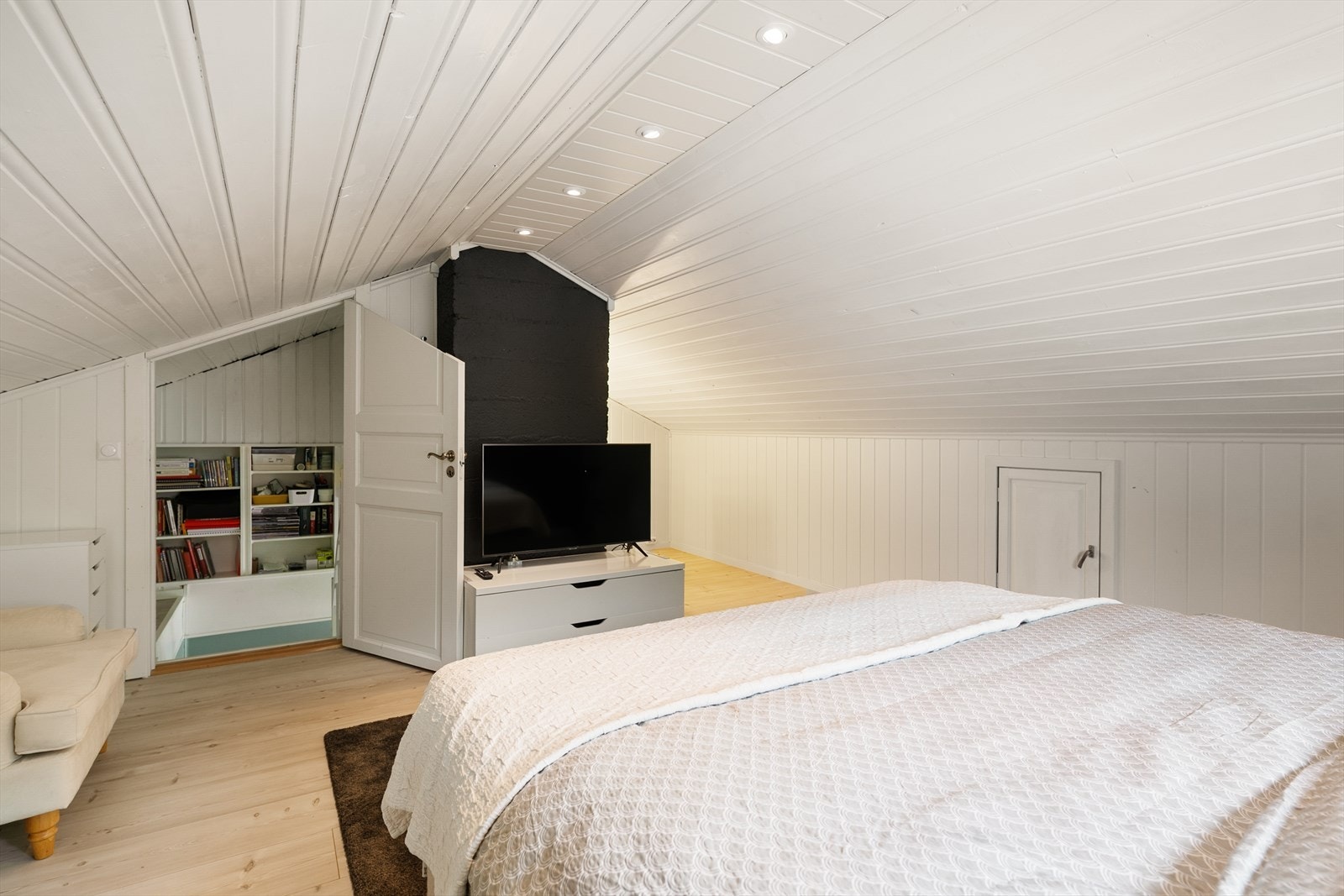Rommet egner seg godt som soverom/gjesterom eller loftstue. Galleribilde