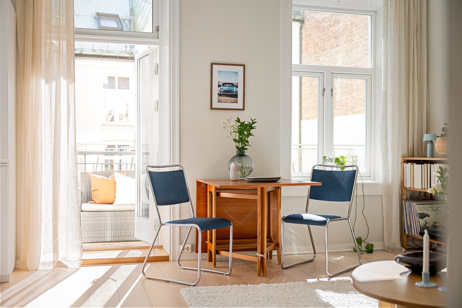 I tillegg er det plass til et spisebord, perfekt for hyggelige måltider med venner og familie. Galleribilde