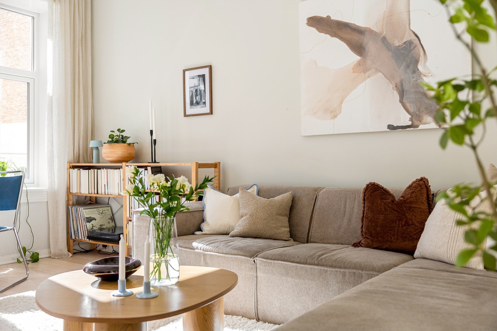 Her er det god plass til sofa med tilhørende møblement. Galleribilde