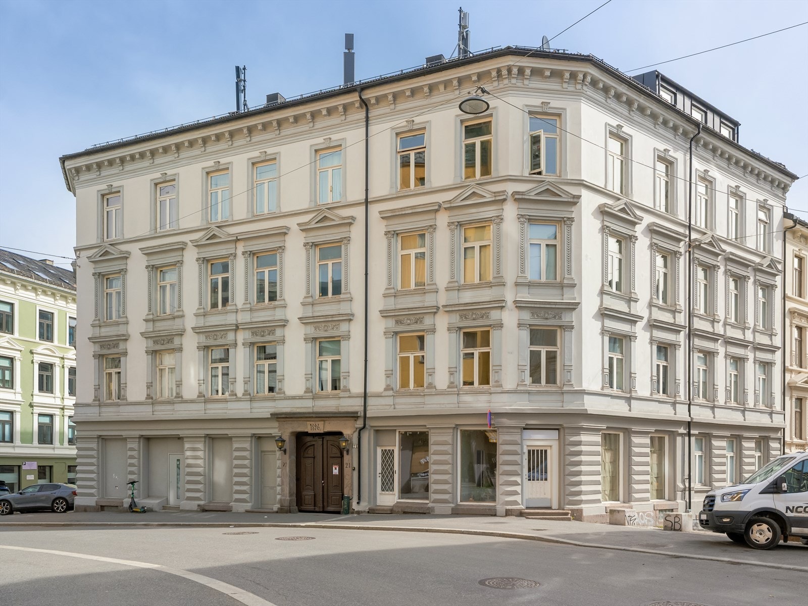 Bygården er oppført i 1896 og fremstår som godt holdt. Velkommen til visning! Galleribilde