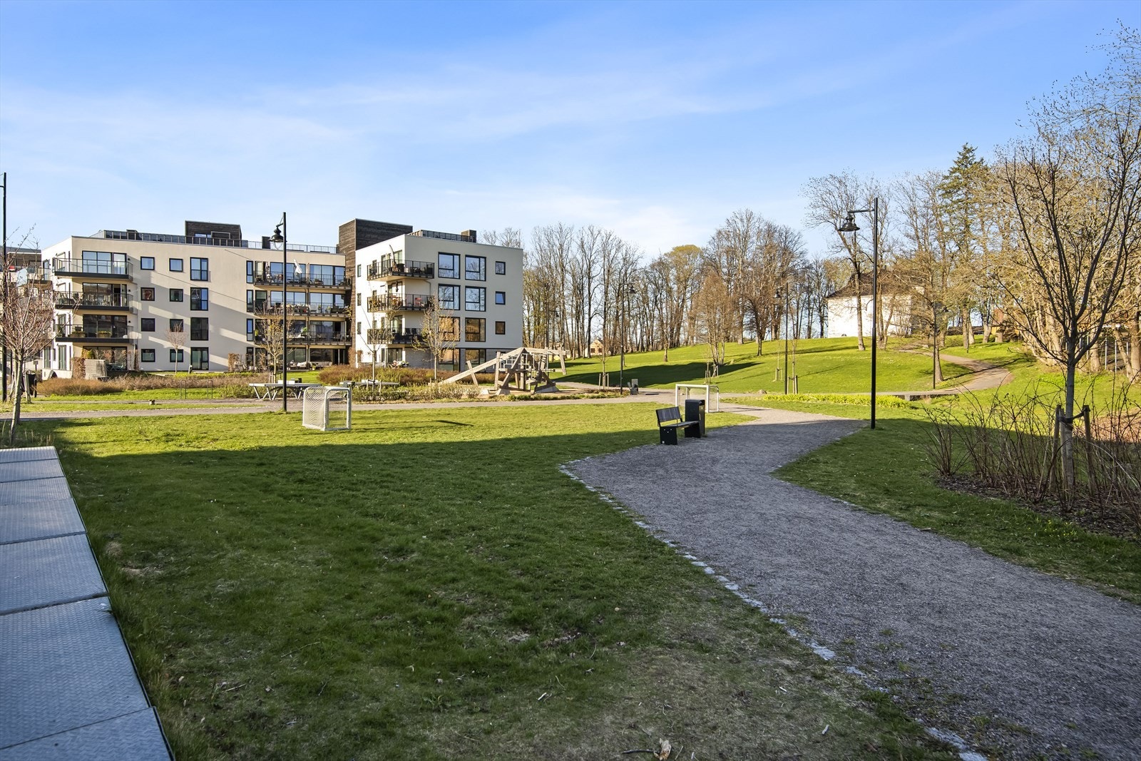 Teieparken er en grønn og levende bydel for alle. Parken, som er offentlig, er hjertet i det levende bomiljøet som skal kjennetegne stedet. Her er det opparbeidede stier og godt med plass til lek og rekreasjon. Galleribilde