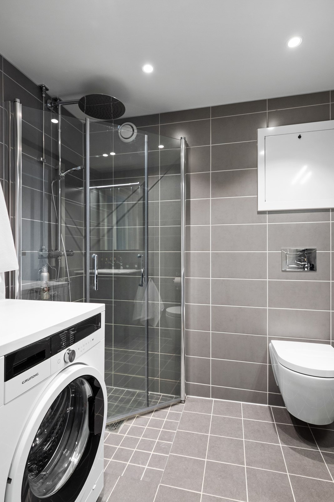 Badet er totalrenovering i regi av borettslaget i 2024 og har en flott og god innredning. Galleribilde