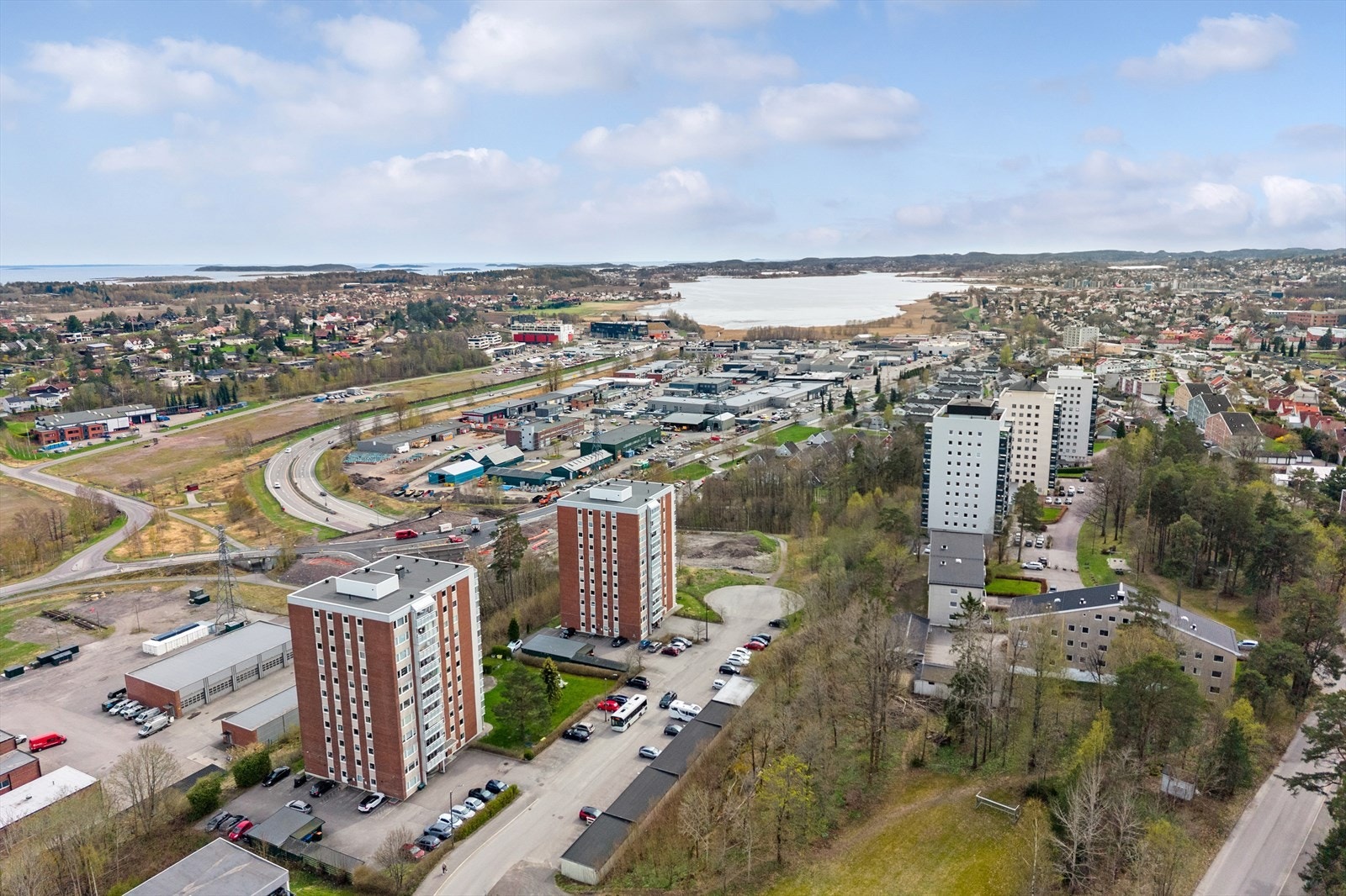 Leiligheten ligger attraktivt til på populære Solvang, i ett stille og godt etablert boligområde. Galleribilde