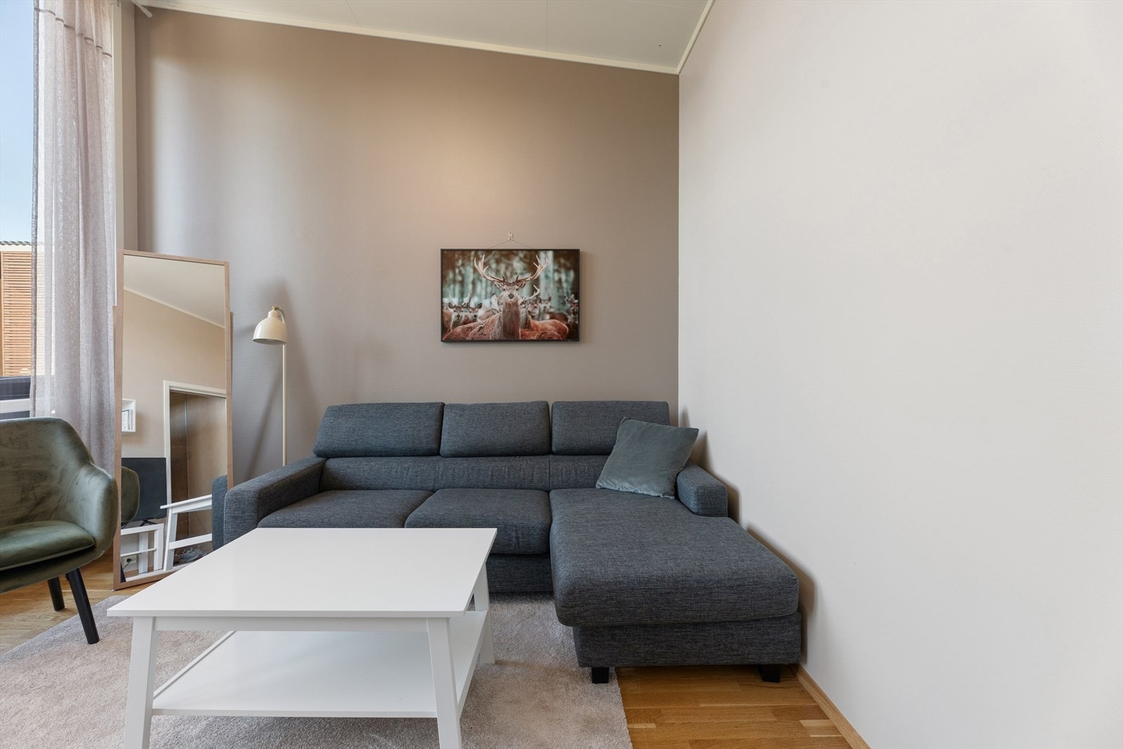 Leiligheten måler 39 kvm (Internt bruksareal). Galleribilde